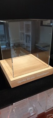 Cloche musée et socle en bambou avec impression
